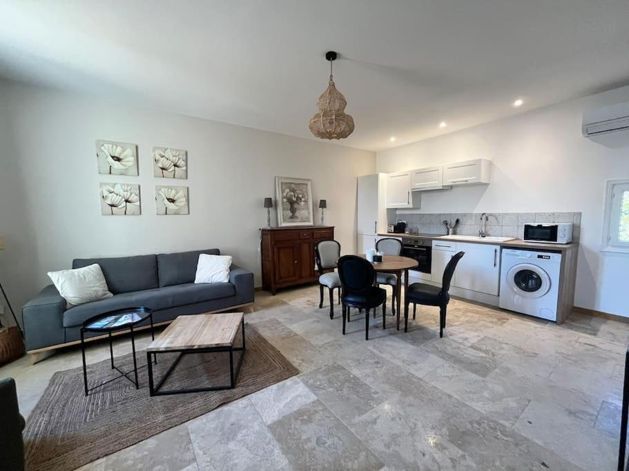 Holiday home Le Platane Maison Climatisee Avec Piscine Monteux